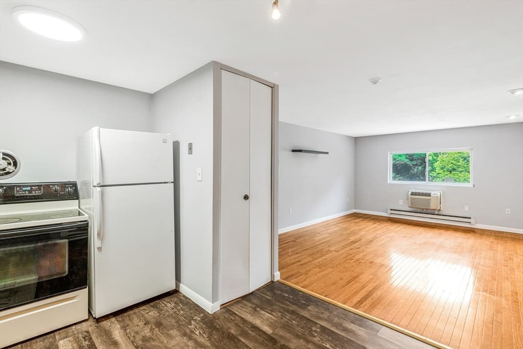 Condominium at 7 Glen Ave # 11, Chelmsford MA 01824, Chelmsford, photo 6 of 14