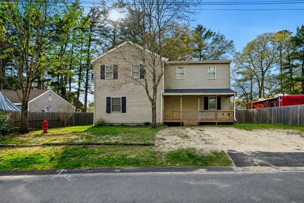 8 Ash St, Plymouth MA 02360