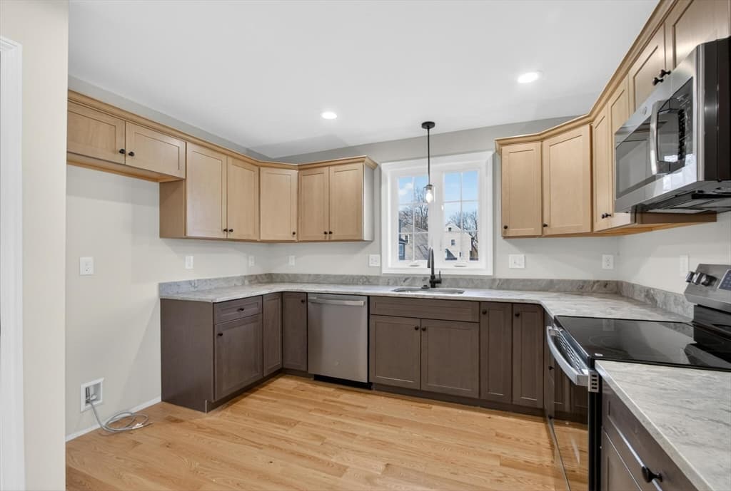 Single Family Residence at 22 Greystone # 22, Haverhill MA 01835, Haverhill, photo 13 of 34