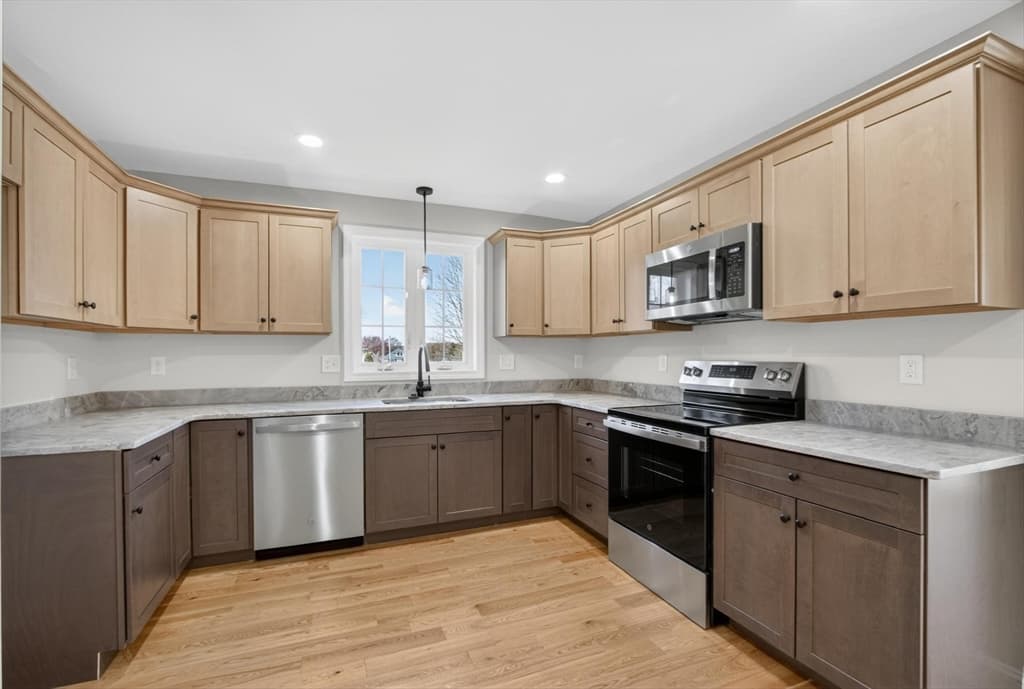 Single Family Residence at 22 Greystone # 22, Haverhill MA 01835, Haverhill, photo 12 of 34