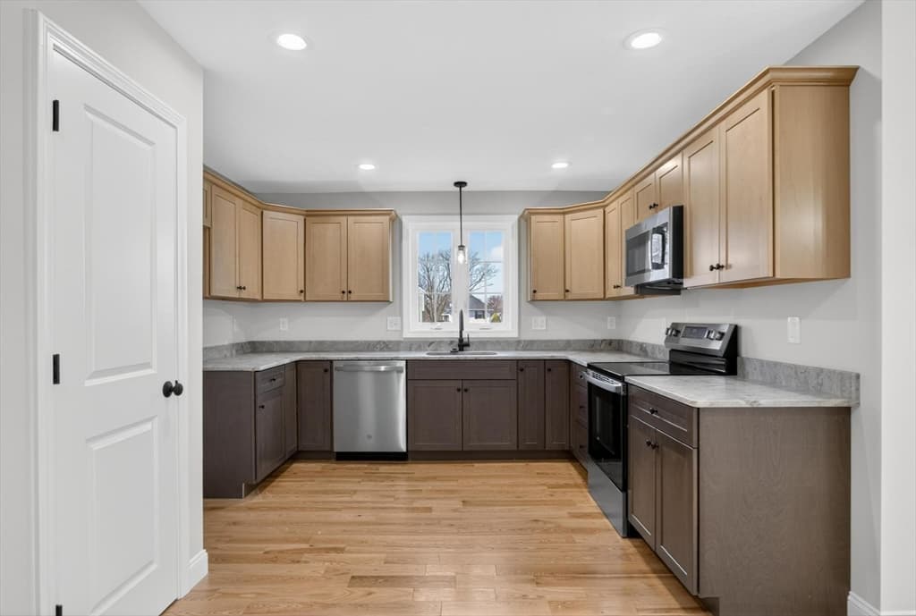 Single Family Residence at 22 Greystone # 22, Haverhill MA 01835, Haverhill, photo 11 of 34