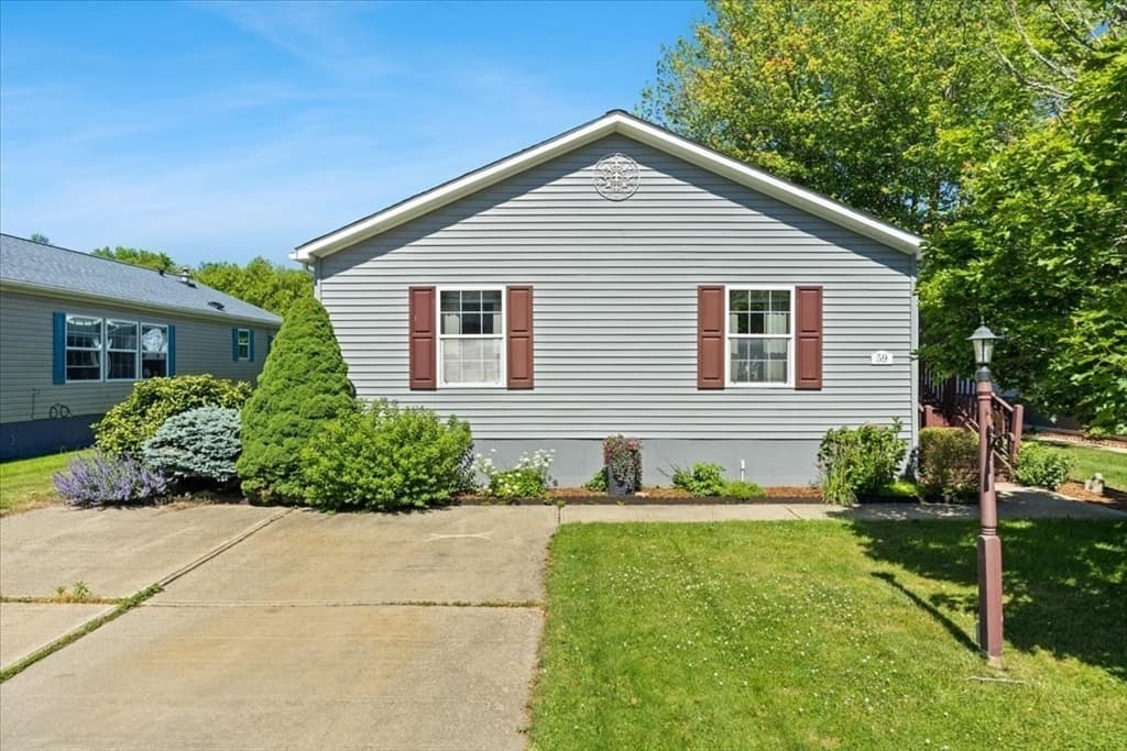 59 Robin Dr, Tiverton RI 02878 photo 5