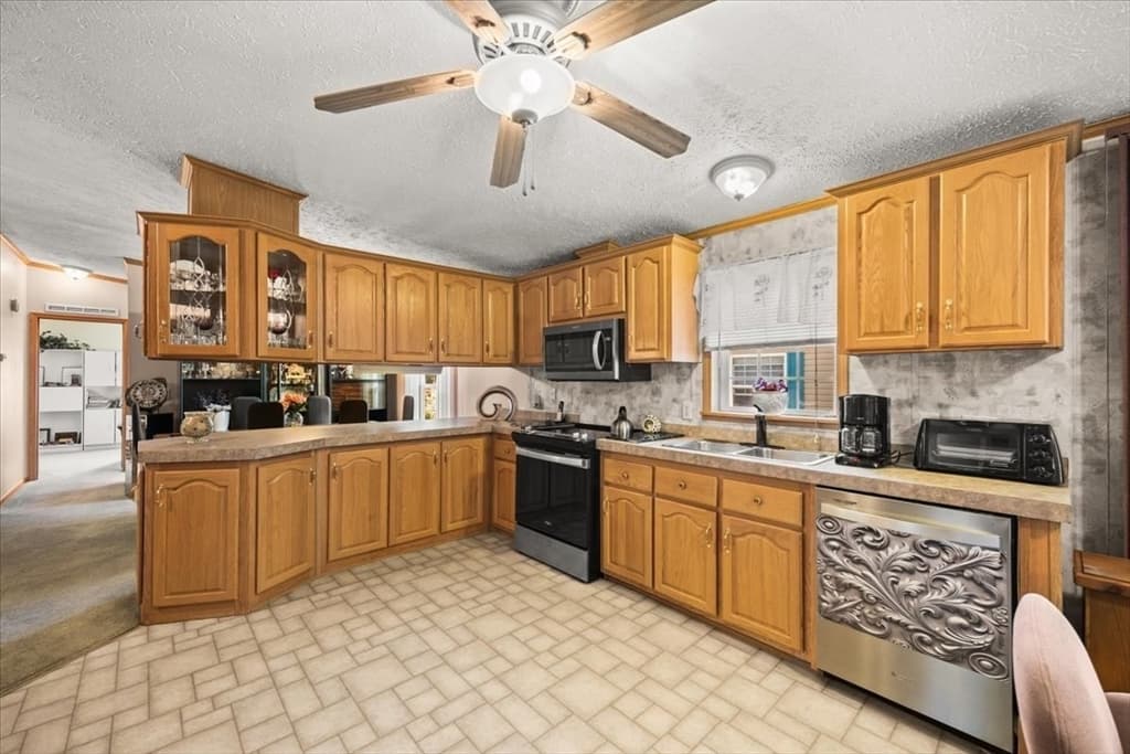 59 Robin Dr, Tiverton RI 02878 photo 10