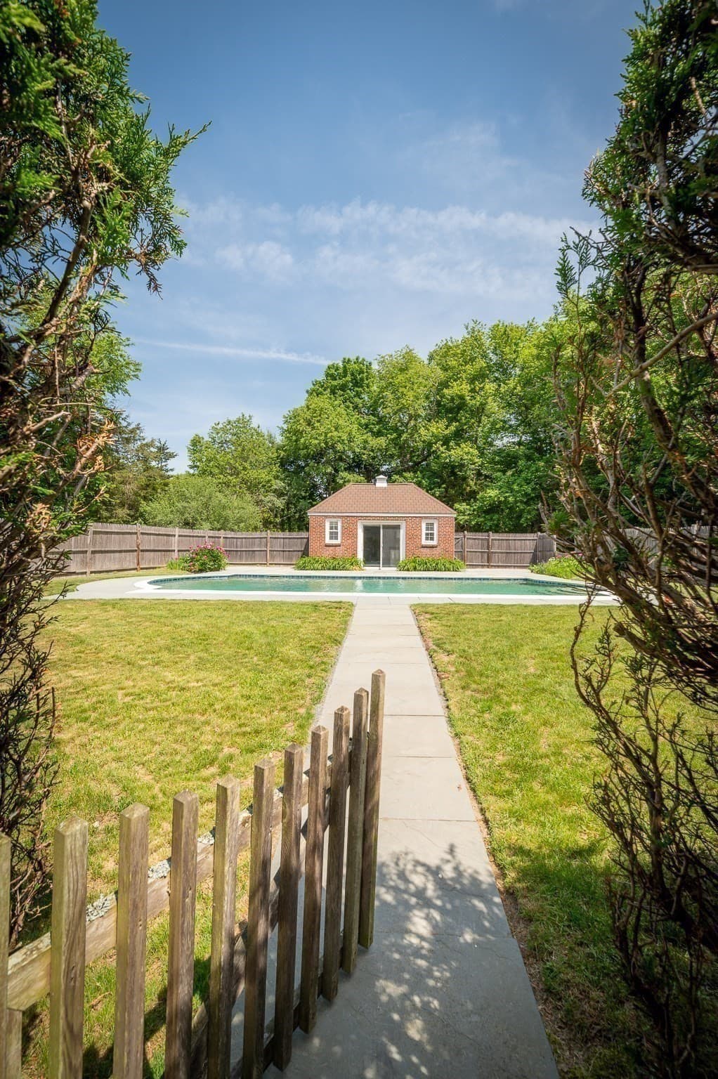 Single Family Residence at 159 Woodland Mead, Hamilton MA 01982, photo 7 of 42