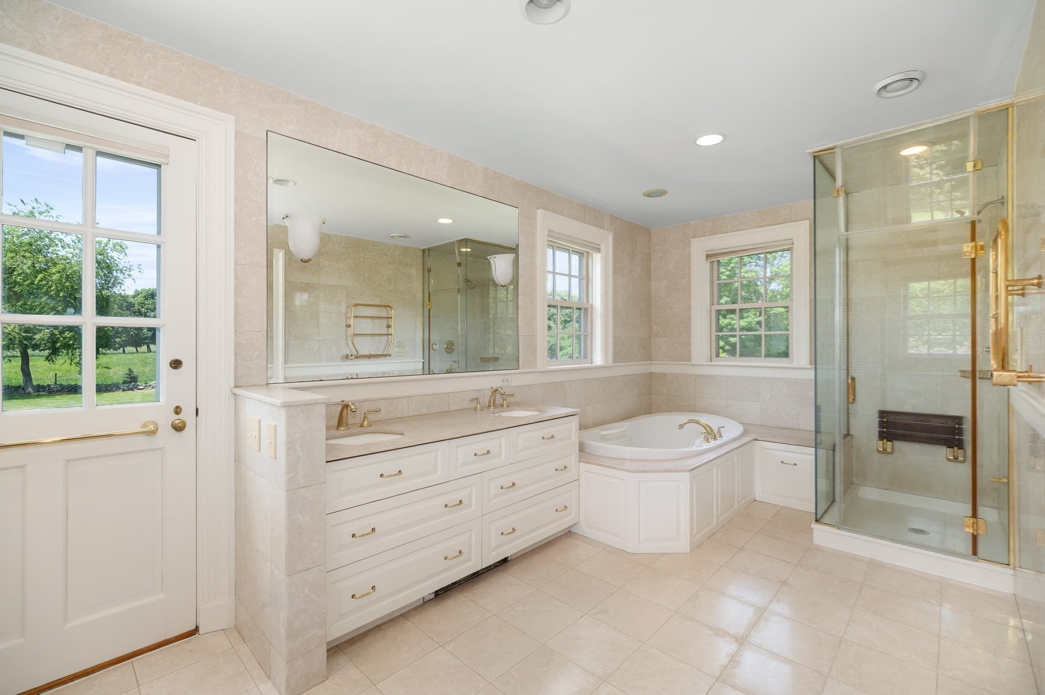 Single Family Residence at 159 Woodland Mead, Hamilton MA 01982, photo 14 of 42