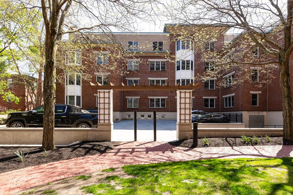 5+ Family - 5+ Units Up/Down at 77 Marion Street, Brookline MA 02426, photo 10 of 10