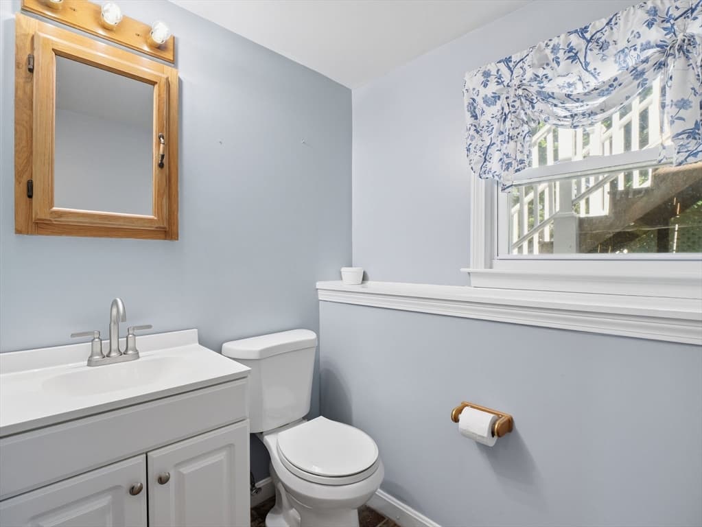 Single Family Residence at 20 Franklin St, Billerica MA 01862, photo 32 of 42