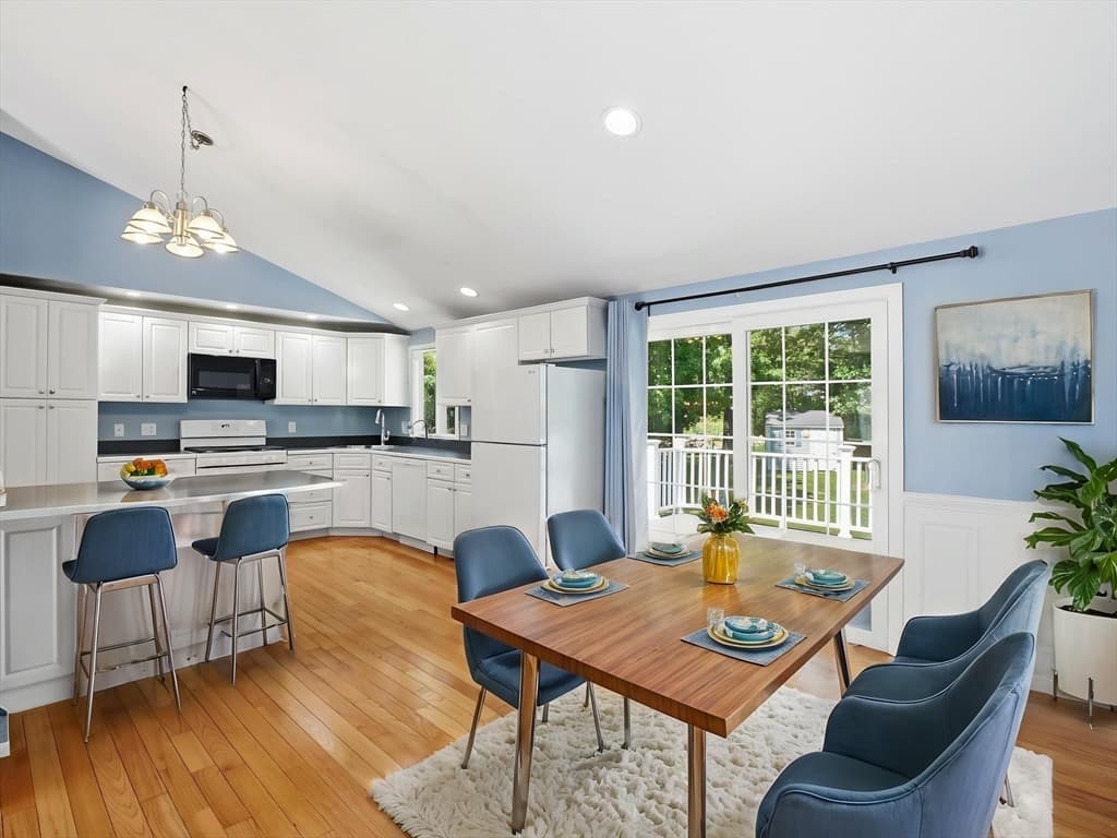 Single Family Residence at 20 Franklin St, Billerica MA 01862, photo 9 of 42