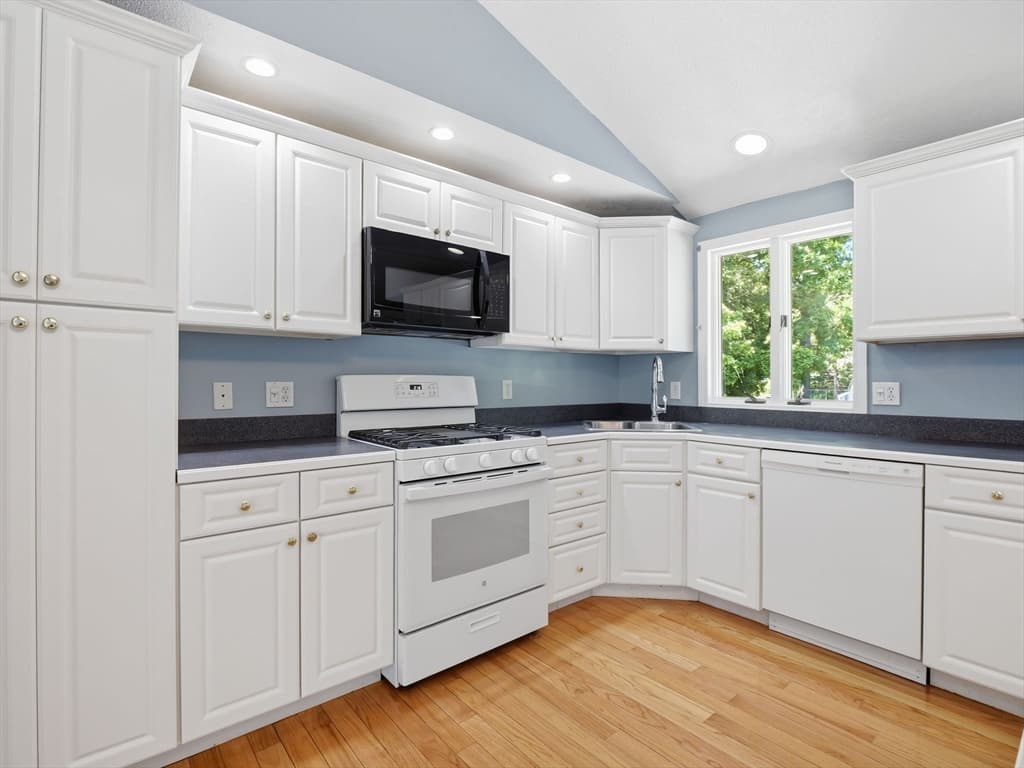 Single Family Residence at 20 Franklin St, Billerica MA 01862, photo 14 of 42