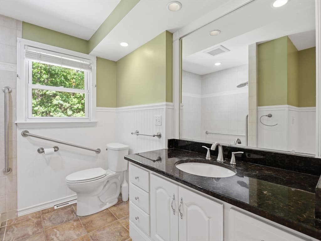 Single Family Residence at 20 Franklin St, Billerica MA 01862, photo 15 of 42