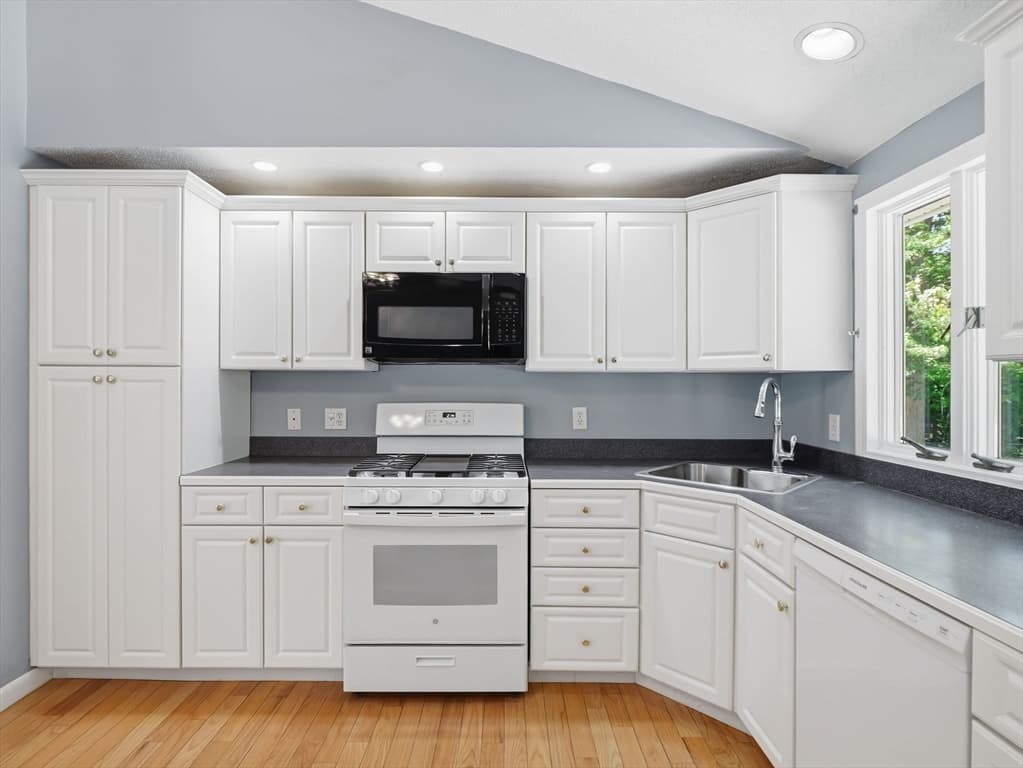 Single Family Residence at 20 Franklin St, Billerica MA 01862, photo 11 of 42