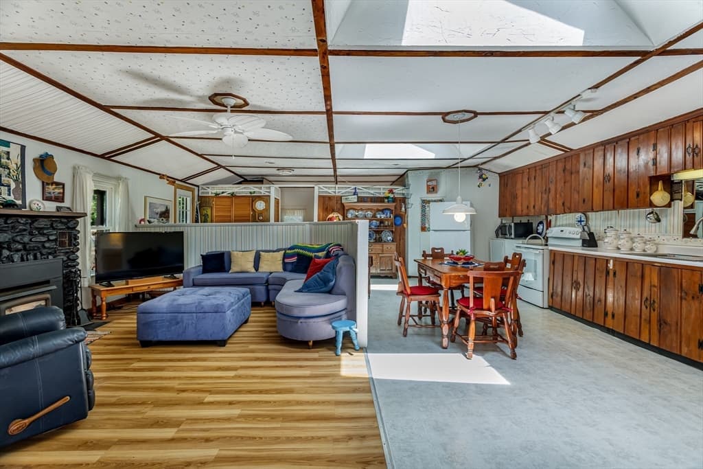 2400 West State Rd, Ashby MA 01431 photo 4