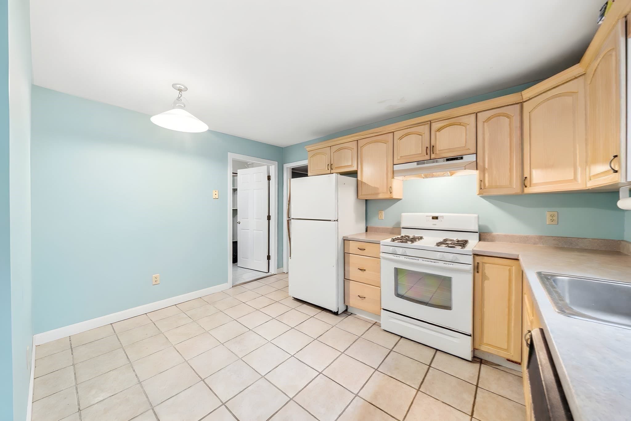 2 Family - 2 Units Up/Down at 722 Highland Ave, Malden MA 02148, photo 27 of 42