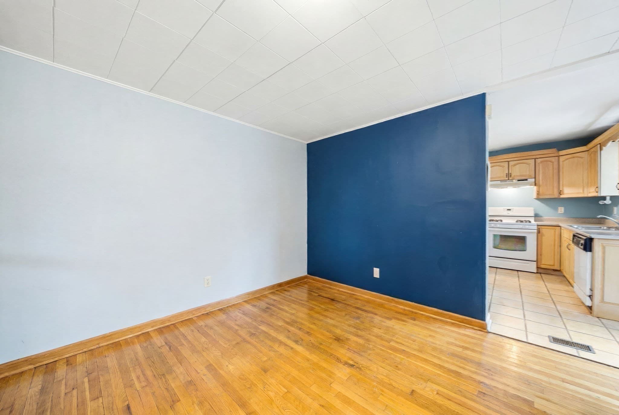 2 Family - 2 Units Up/Down at 722 Highland Ave, Malden MA 02148, photo 25 of 42