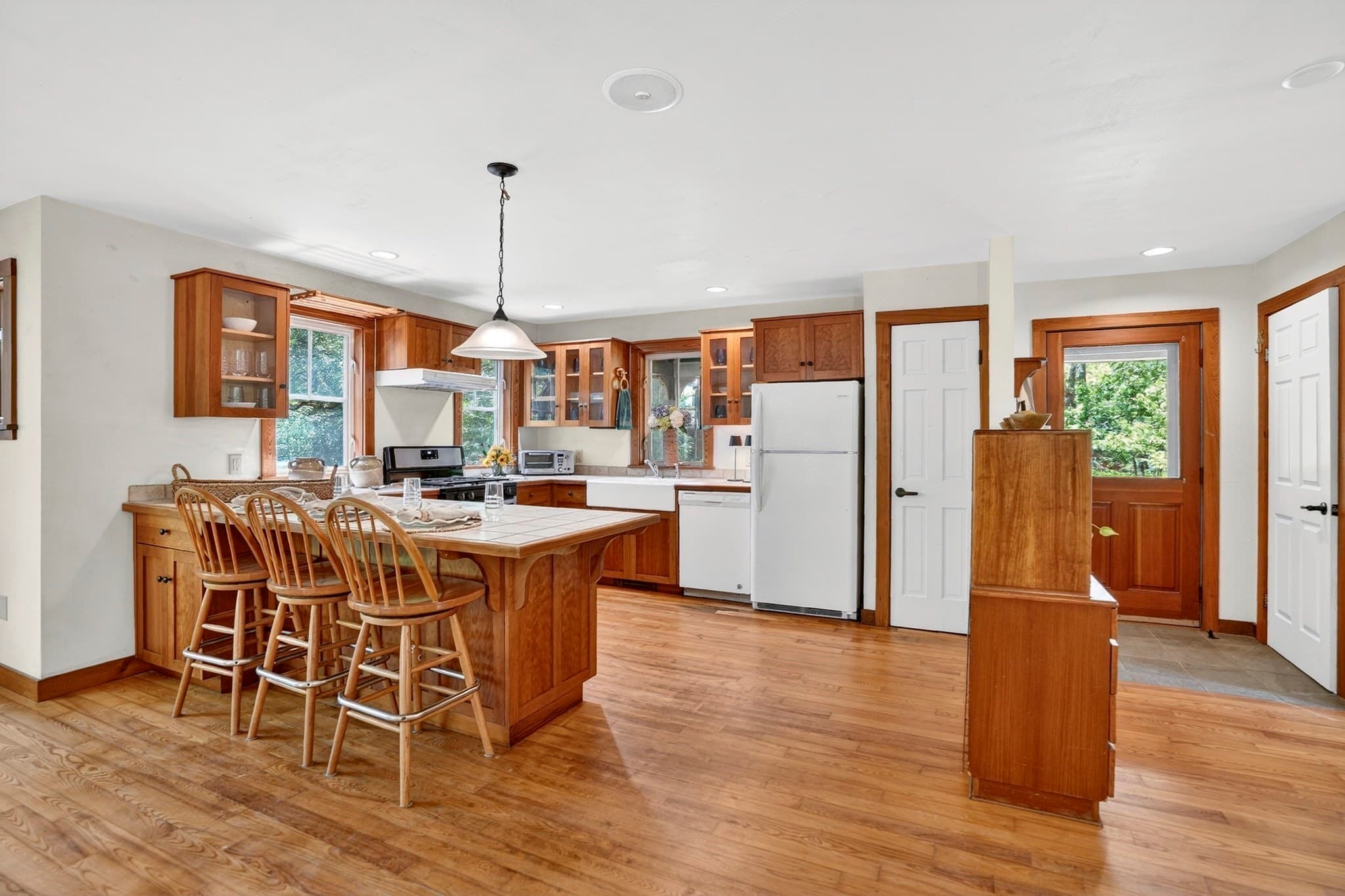 Single Family Residence at 4 Rock Pond Road, West Tisbury MA 02575, photo 6 of 31