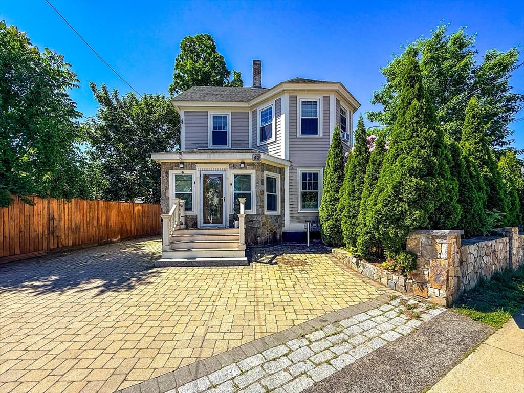 42 Winthrop St, Framingham MA 01702