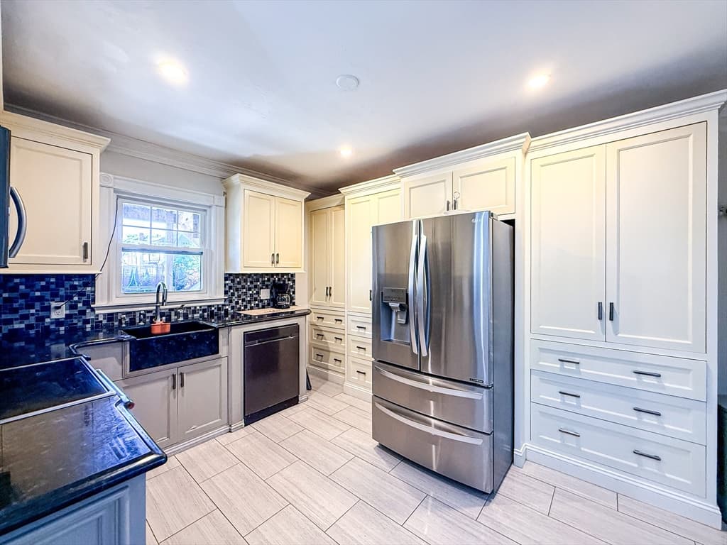 2 Family - 2 Units Up/Down at 42 Winthrop St, Framingham MA 01702, Framingham, photo 5 of 39