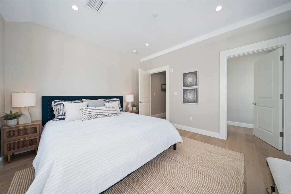 Condominium at 124 Elm Street # 202, Cohasset MA 02025, Cohasset, photo 9 of 24