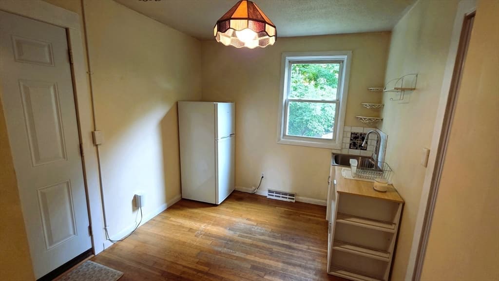 Single Family Residence at 203 Lakeview Ave, Tyngsborough MA 01879, Tyngsborough, photo 26 of 38