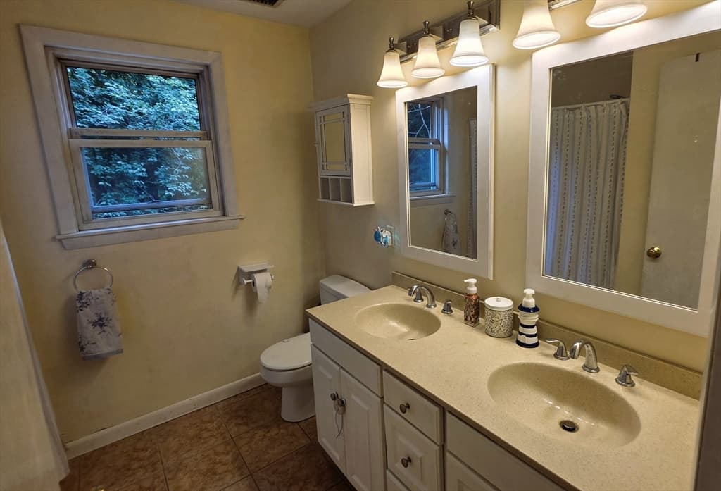 Single Family Residence at 203 Lakeview Ave, Tyngsborough MA 01879, Tyngsborough, photo 22 of 38