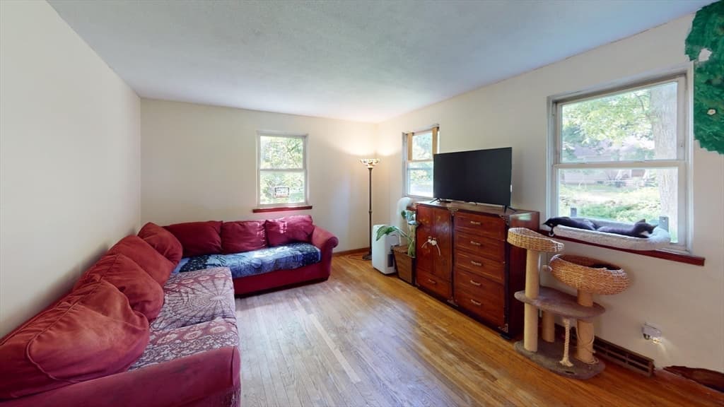 Single Family Residence at 203 Lakeview Ave, Tyngsborough MA 01879, Tyngsborough, photo 7 of 38