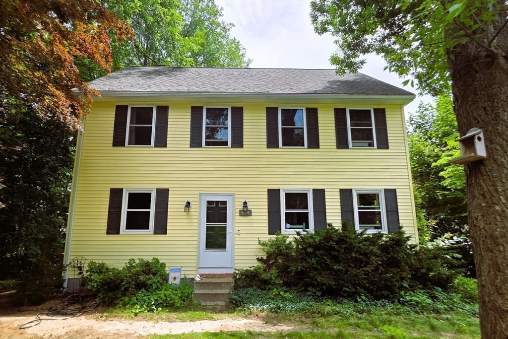 Single Family Residence at 203 Lakeview Ave, Tyngsborough MA 01879, Tyngsborough, photo 4 of 38