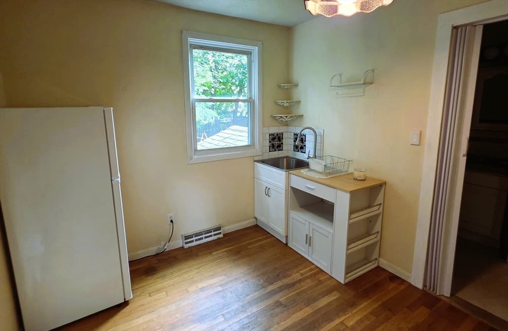 Single Family Residence at 203 Lakeview Ave, Tyngsborough MA 01879, Tyngsborough, photo 25 of 38