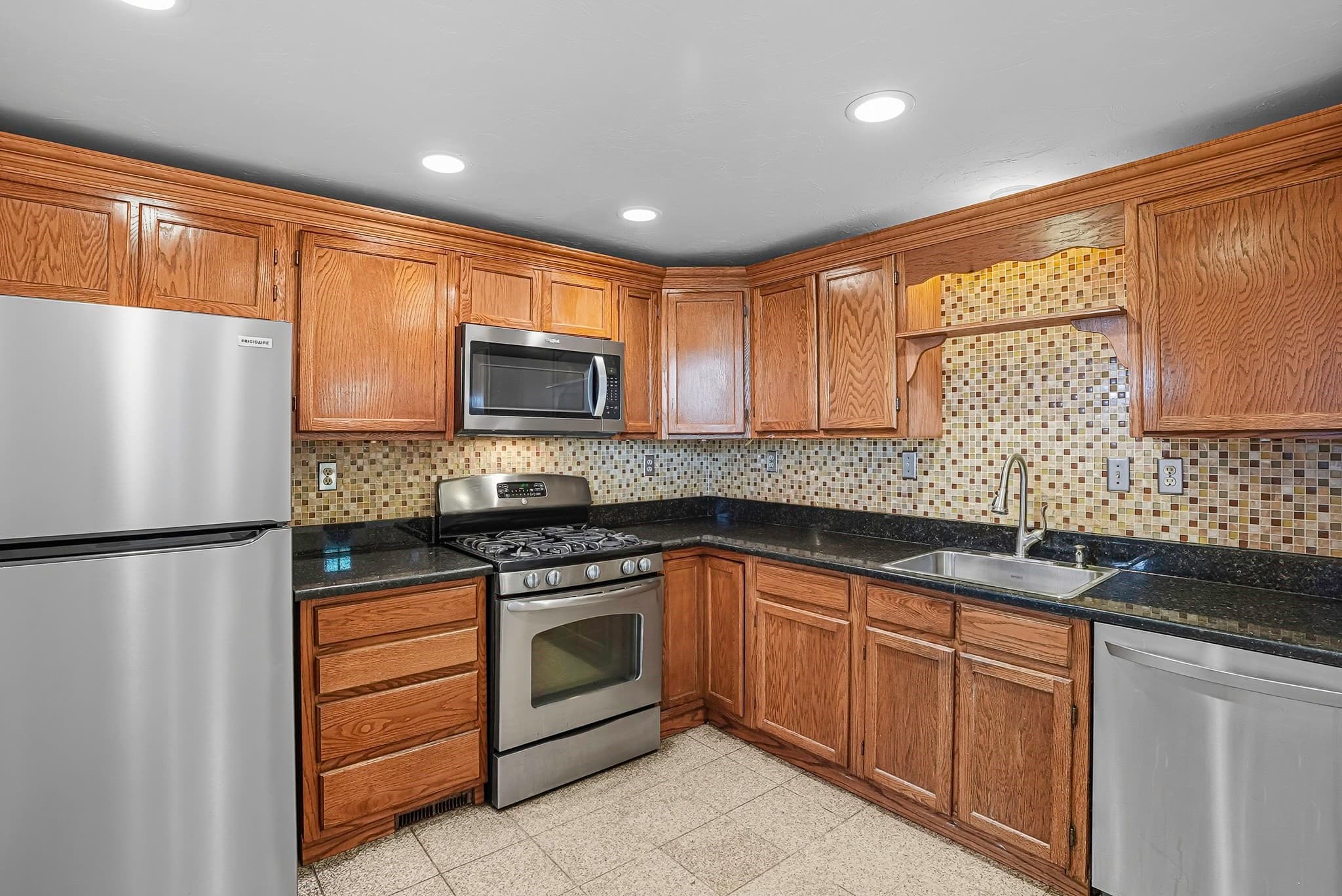 Condominium at 237 South St # 45, Shrewsbury MA 01545, photo 3 of 39