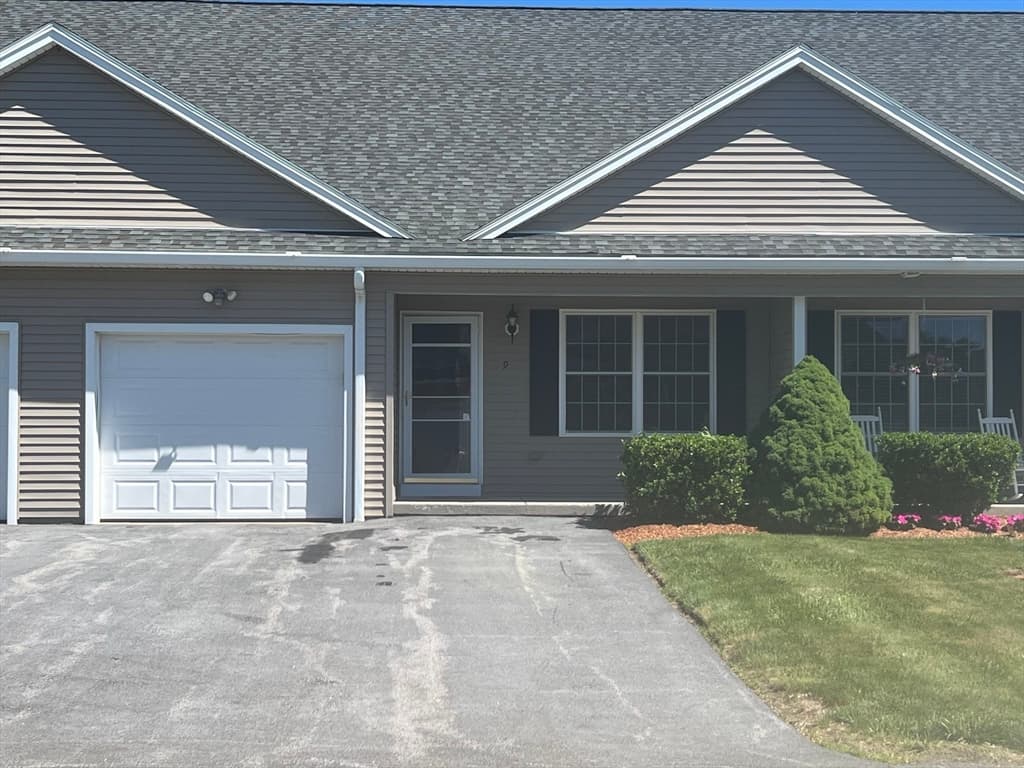 9 Daniel Dr # 9, Oxford MA 01537