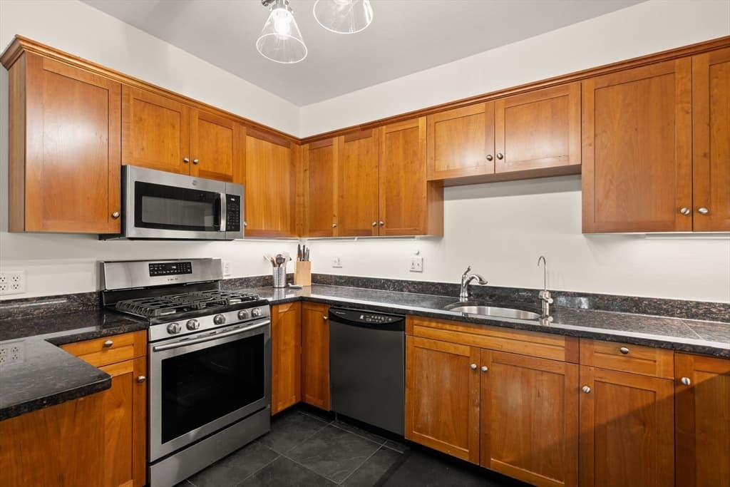 Condominium at 281 Chestnut Ave # 1, Boston MA 02130, photo 11 of 35