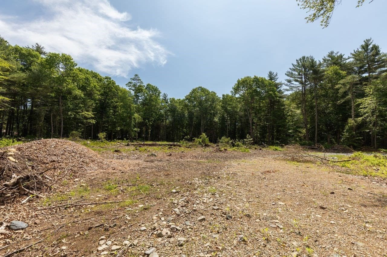 Residential at 31 Parsonage Rd, Plympton MA 02367, photo 4 of 4