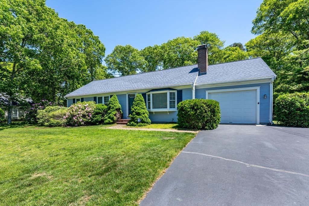 18 Goat Field Ln, Barnstable MA 02601