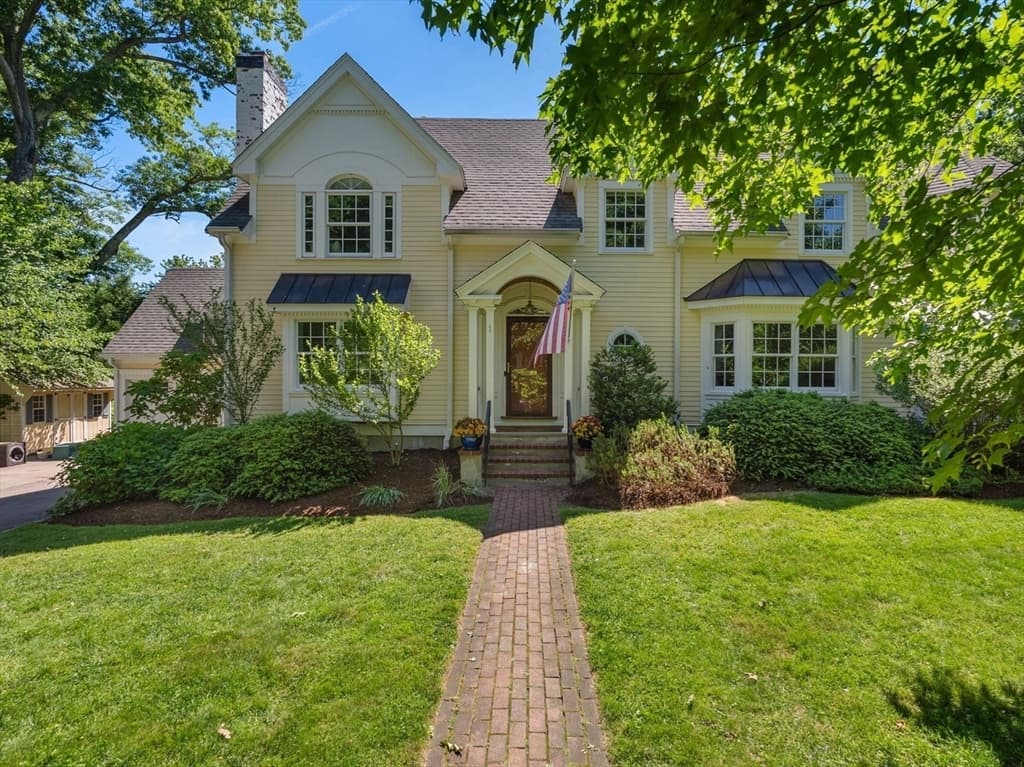 Single Family Residence at 1 Kenilworth Circle, Wellesley MA 02482, photo 2 of 33