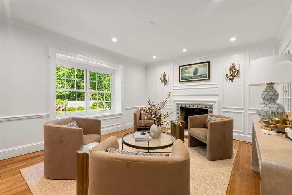Single Family Residence at 1 Kenilworth Circle, Wellesley MA 02482, photo 5 of 33