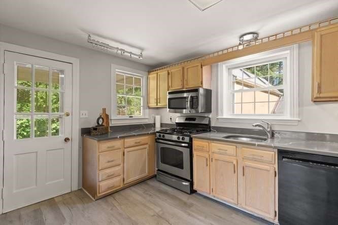 Single Family Residence at 84 Walnut St, Walpole MA 02081, photo 10 of 34