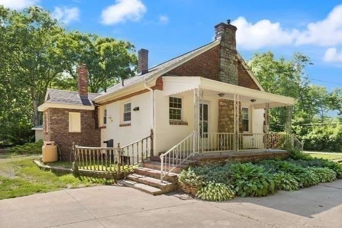 Single Family Residence at 84 Walnut St, Walpole MA 02081, photo 19 of 34