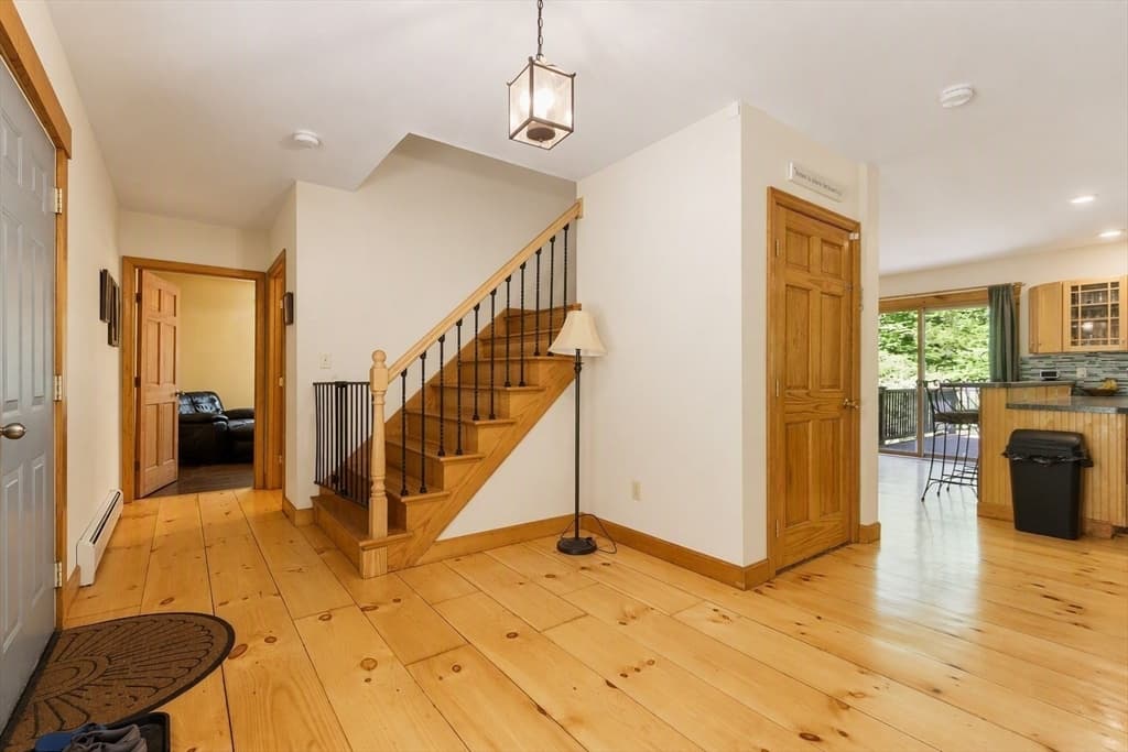 1132 Doe Valley Rd, Athol MA 01331