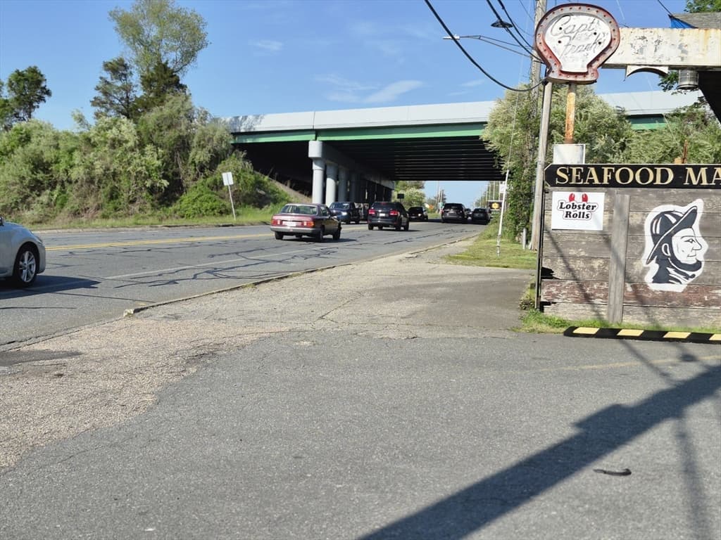 360 Hathaway Rd, New Bedford MA 02740 photo 4