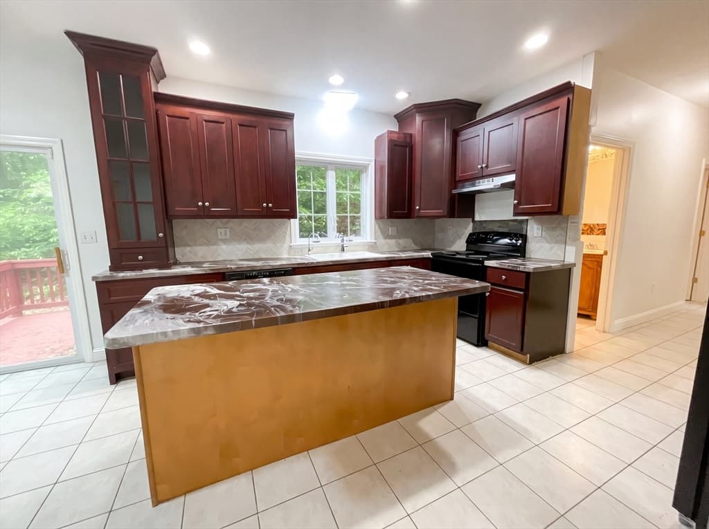 14 Smith Rd, Sutton MA 01590 photo 2
