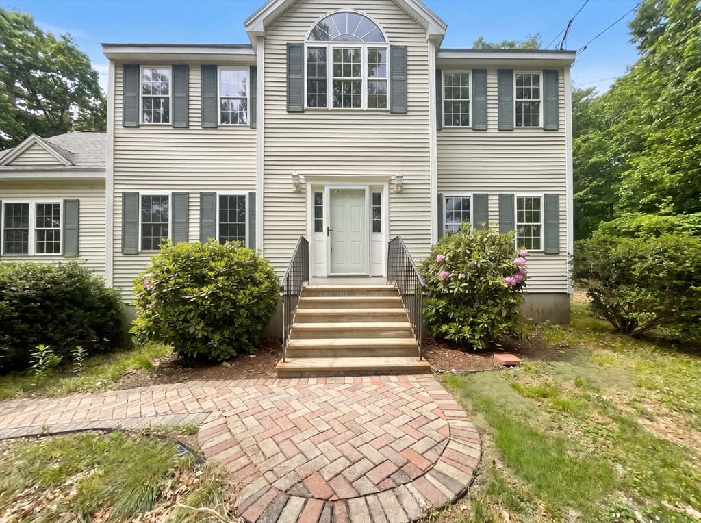 14 Smith Rd, Sutton MA 01590