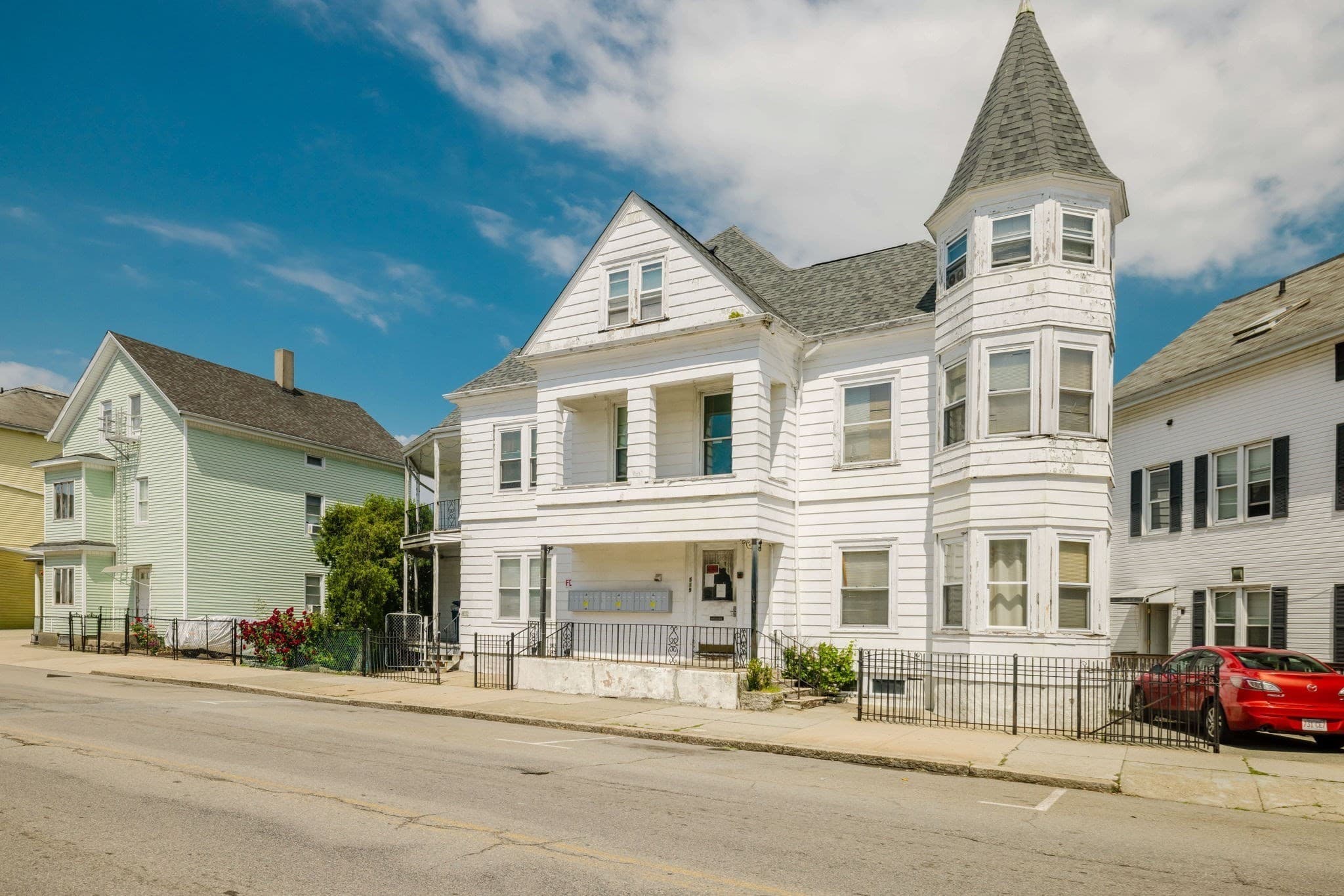 5+ Family - Rooming House at 517 South Main St, Fall River MA 02721, photo 3 of 34