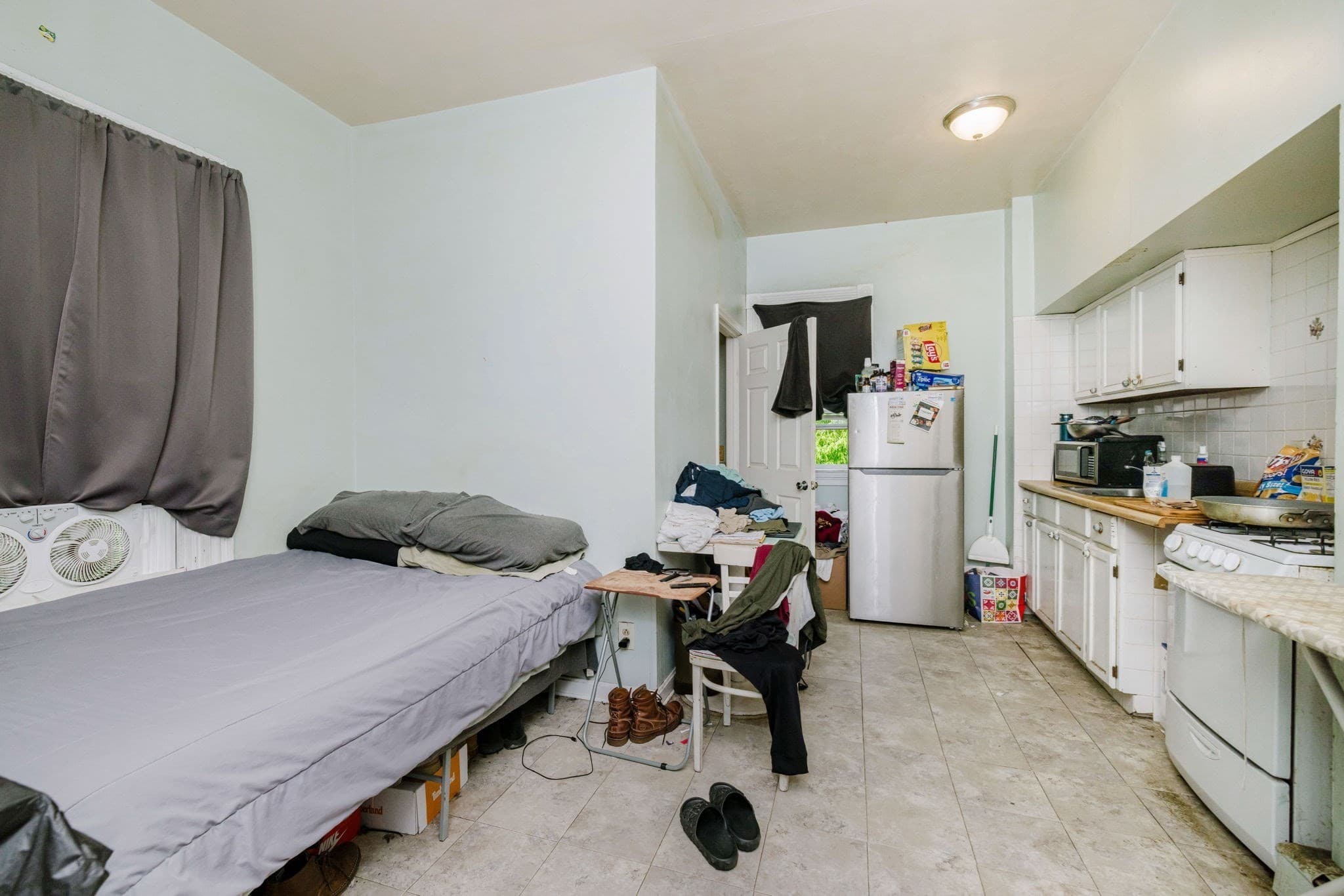 5+ Family - Rooming House at 517 South Main St, Fall River MA 02721, photo 14 of 34
