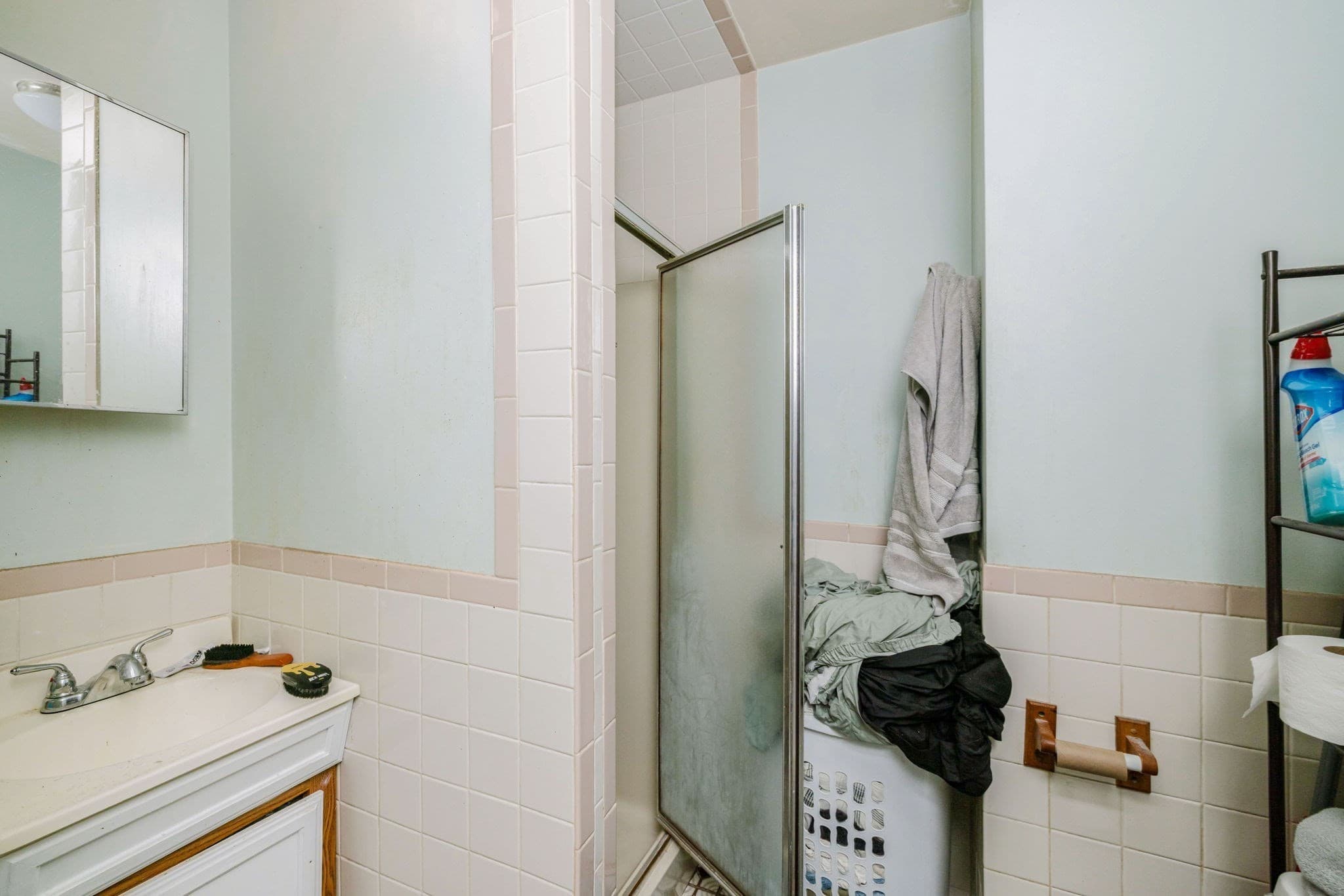 5+ Family - Rooming House at 517 South Main St, Fall River MA 02721, photo 15 of 34