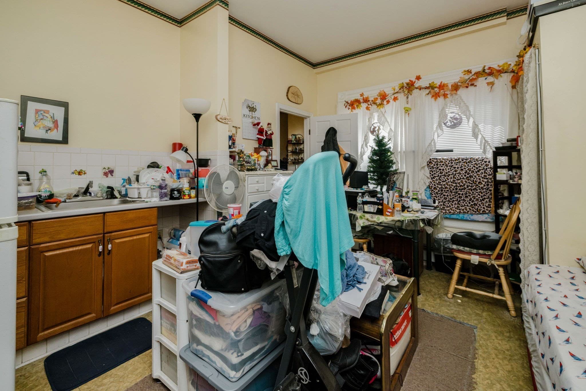 5+ Family - Rooming House at 517 South Main St, Fall River MA 02721, photo 11 of 34