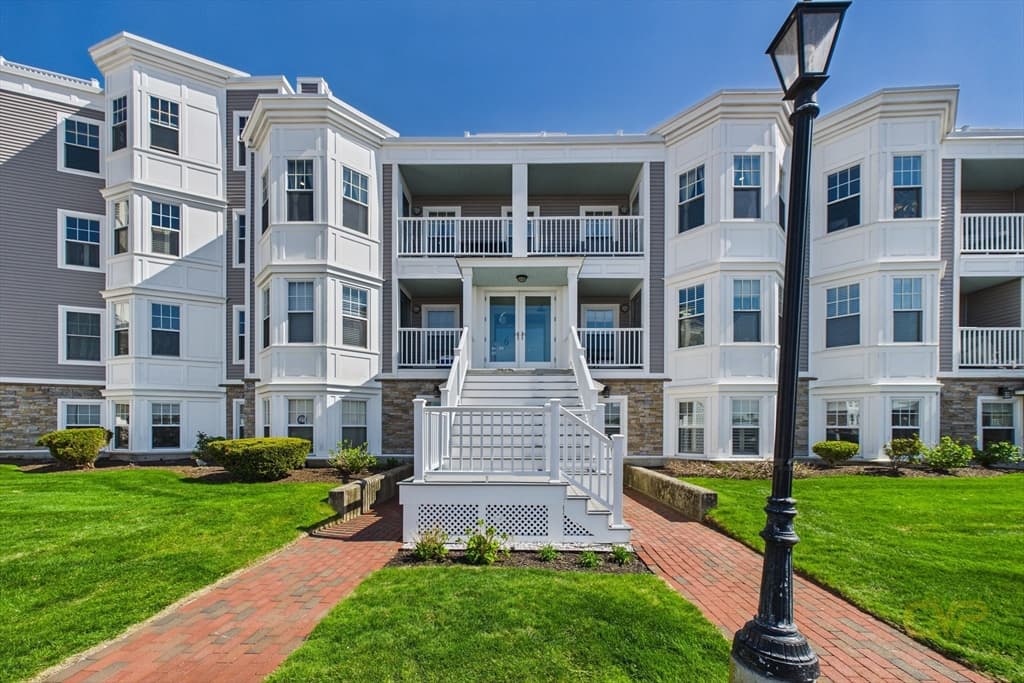 15 Park Ave # 211, Hull MA 02045