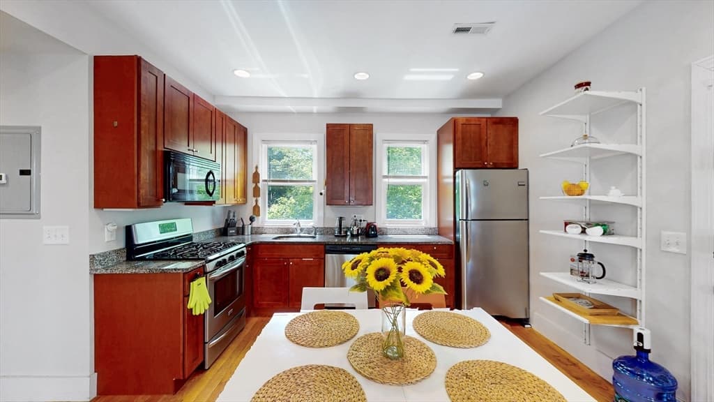 Condominium at 33 Plainfield # 2, Boston MA 02130, photo 3 of 22