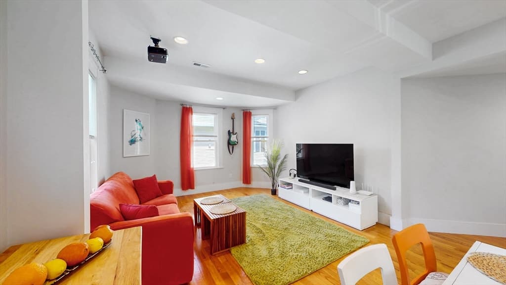 Condominium at 33 Plainfield # 2, Boston MA 02130, photo 5 of 22