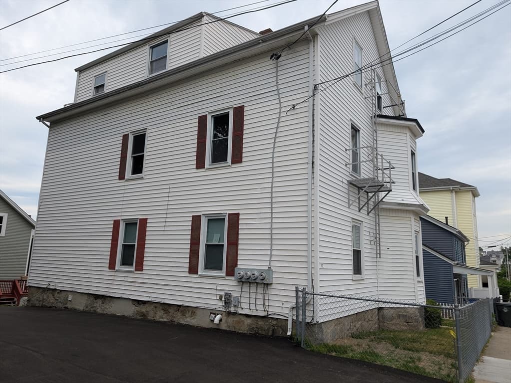 162 Rockland St, Fall River MA 02724