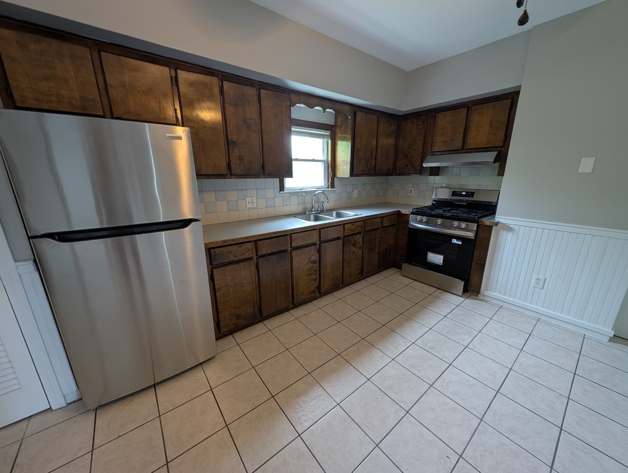 3 Family - 3 Units Up/Down at 162 Rockland St, Fall River MA 02724, photo 8 of 31