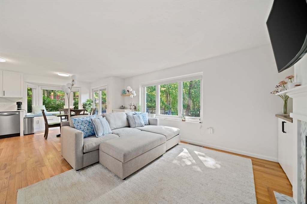 Condominium at 36 Maple St # 36, Canton MA 02021, photo 9 of 41
